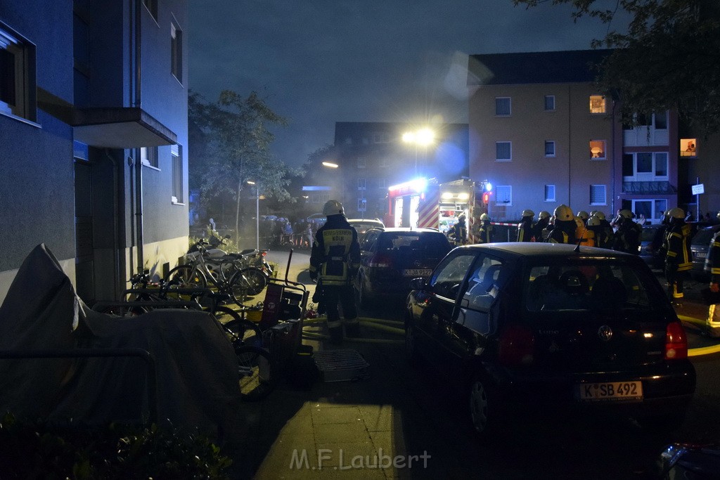 Feuer 2 Y Kellerbrand Koeln Ostheim Ruppinerstr P084.JPG - Miklos Laubert